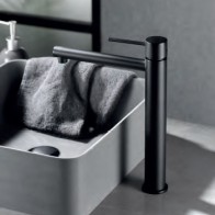 Grifo monomando de lavabo alto MILOS STICK color negro mate