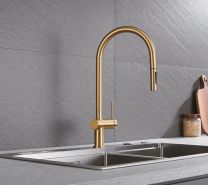 Grifo de cocina extraíble BERNA oro cepillado